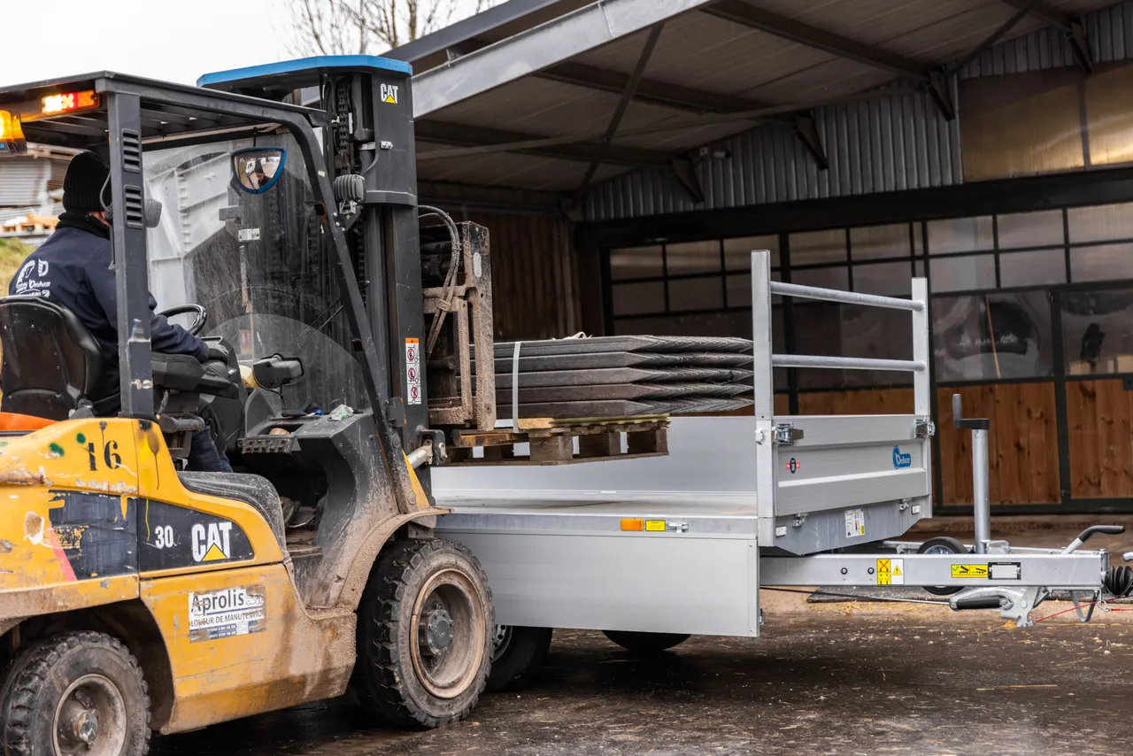 PW2.4 Three-Way Tipper - image 3