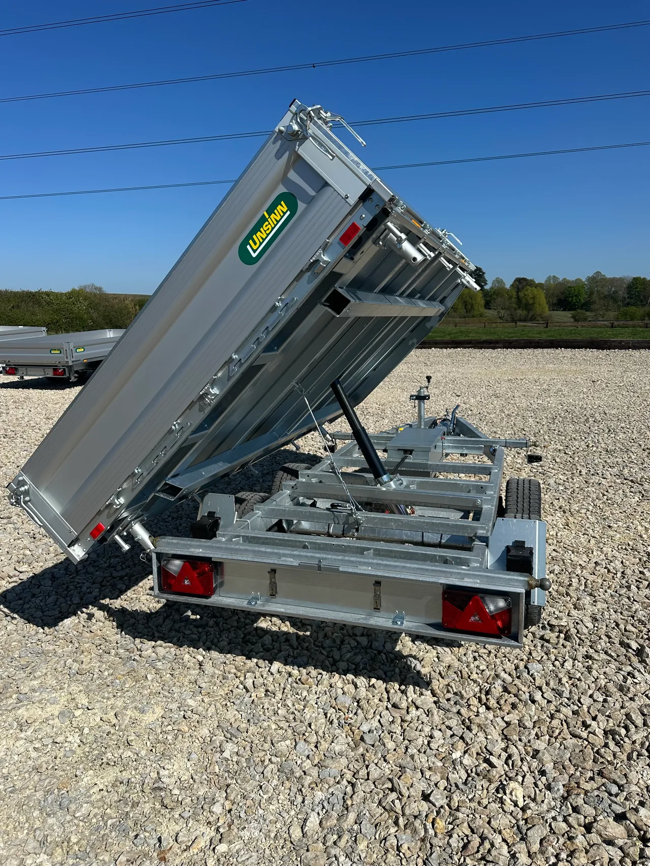 3.0m 3-Way Tipper - image 7