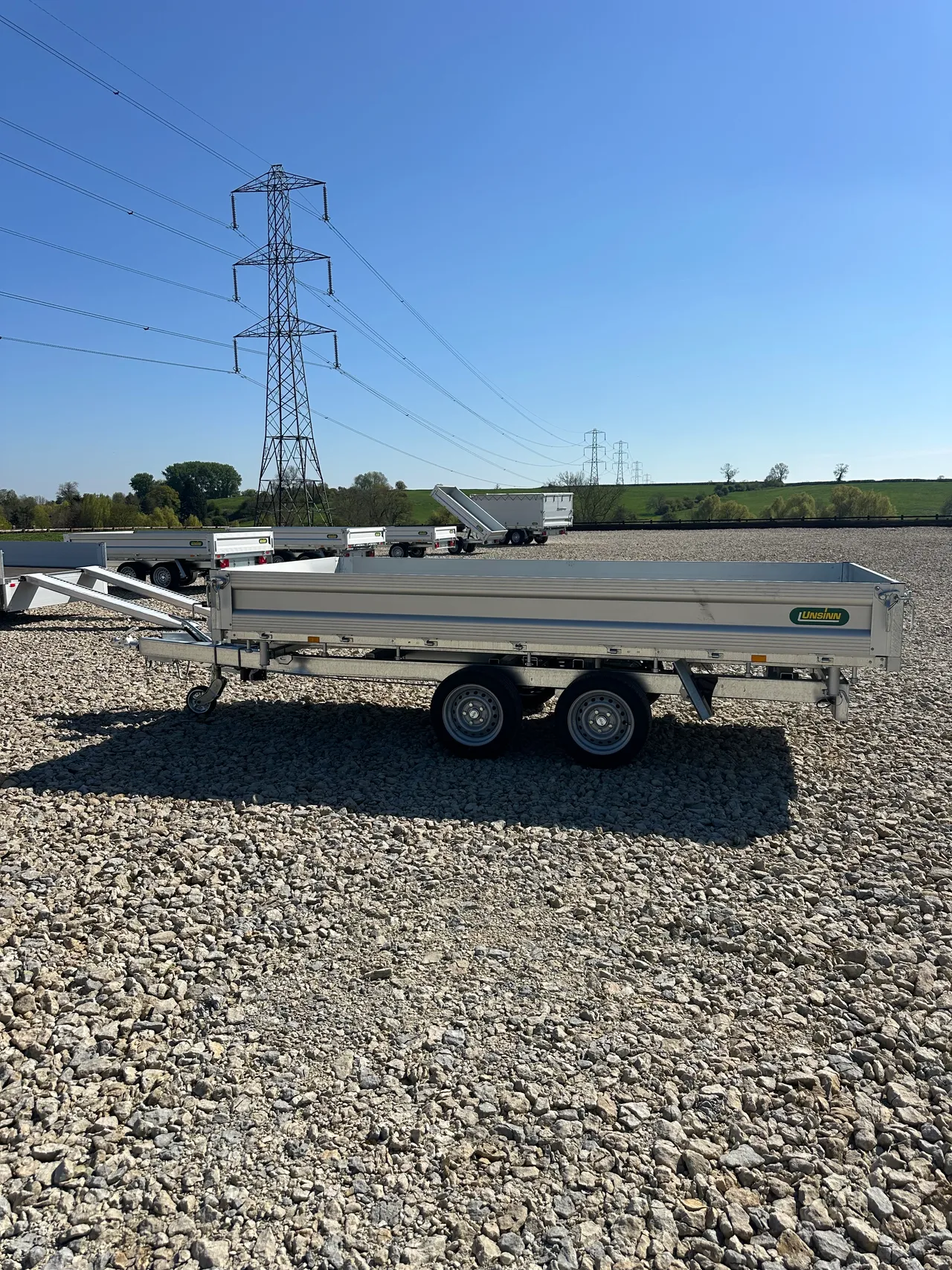 3.6m 3-Way Tipper - image 2