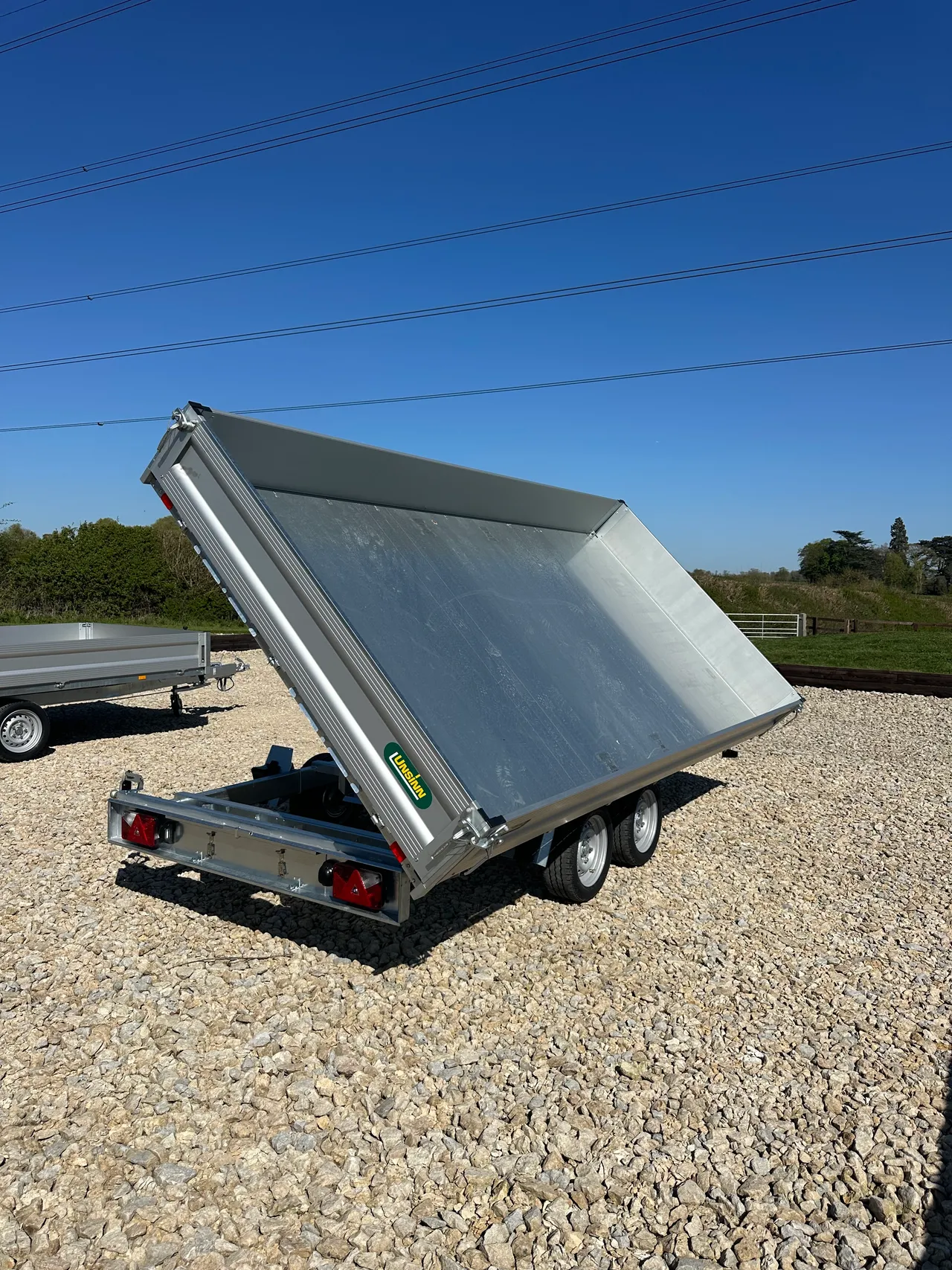 4.26m 3-Way Tipper - image 2