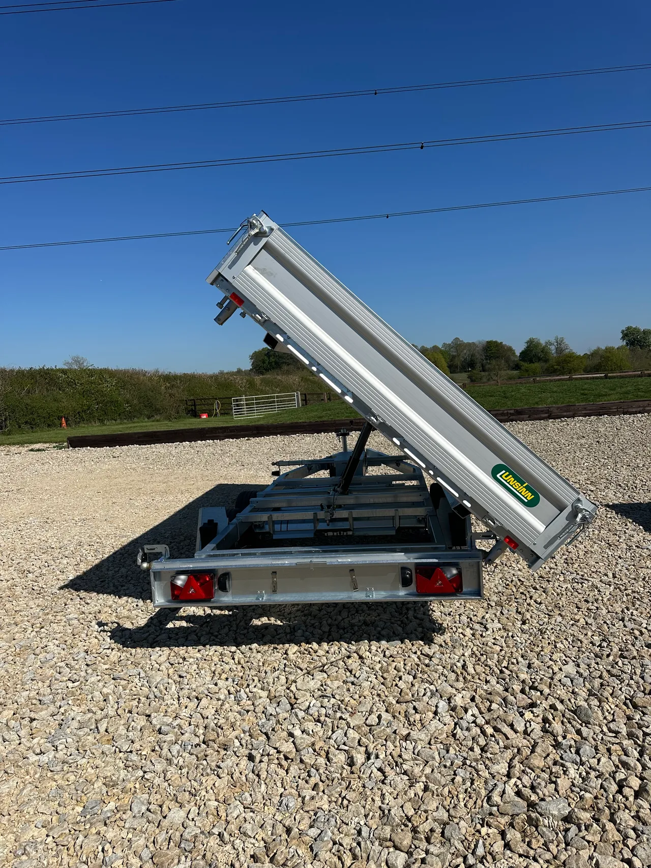 4.26m 3-Way Tipper - image 3